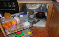 Pull out kitchen shelf